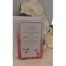 INVITO 60 ANNI DONNA CON ANGOLI PIZZO FIORI FUXIA
