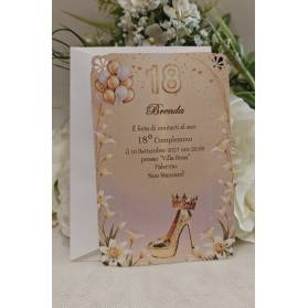 INVITO 18 ANNI CON BUSTA RAGAZZA CON ANGOLI TRAFORATI